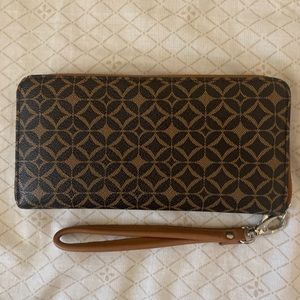Fossil zip around clutch